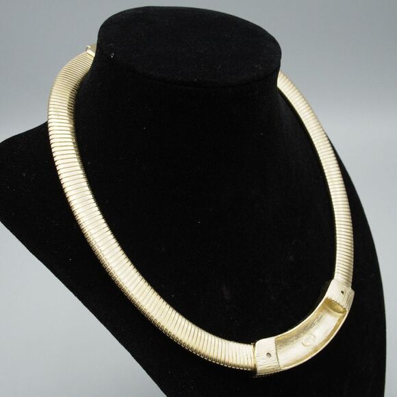 Trifari Omega Necklace Vintage 1980s Signed Modernist Gold Tone Enameled - Picture 8 of 12